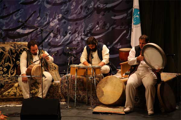 گزارش تصویری از کنسرت کوبه ای کاری از گروه موسیقی رادها . سرپرست،
                      موسیقی و تنظیم: مرتضی و مجید یگانه راد